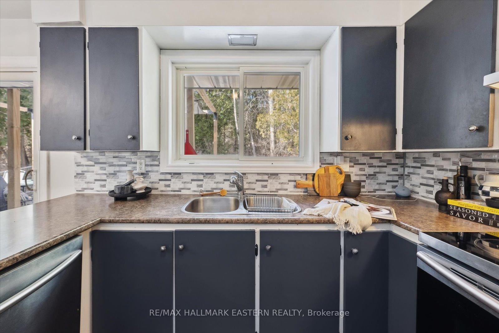 Photo 16 of 1221 Olympus Avenue, Peterborough, Northcrest Ward 5 — HOMEH