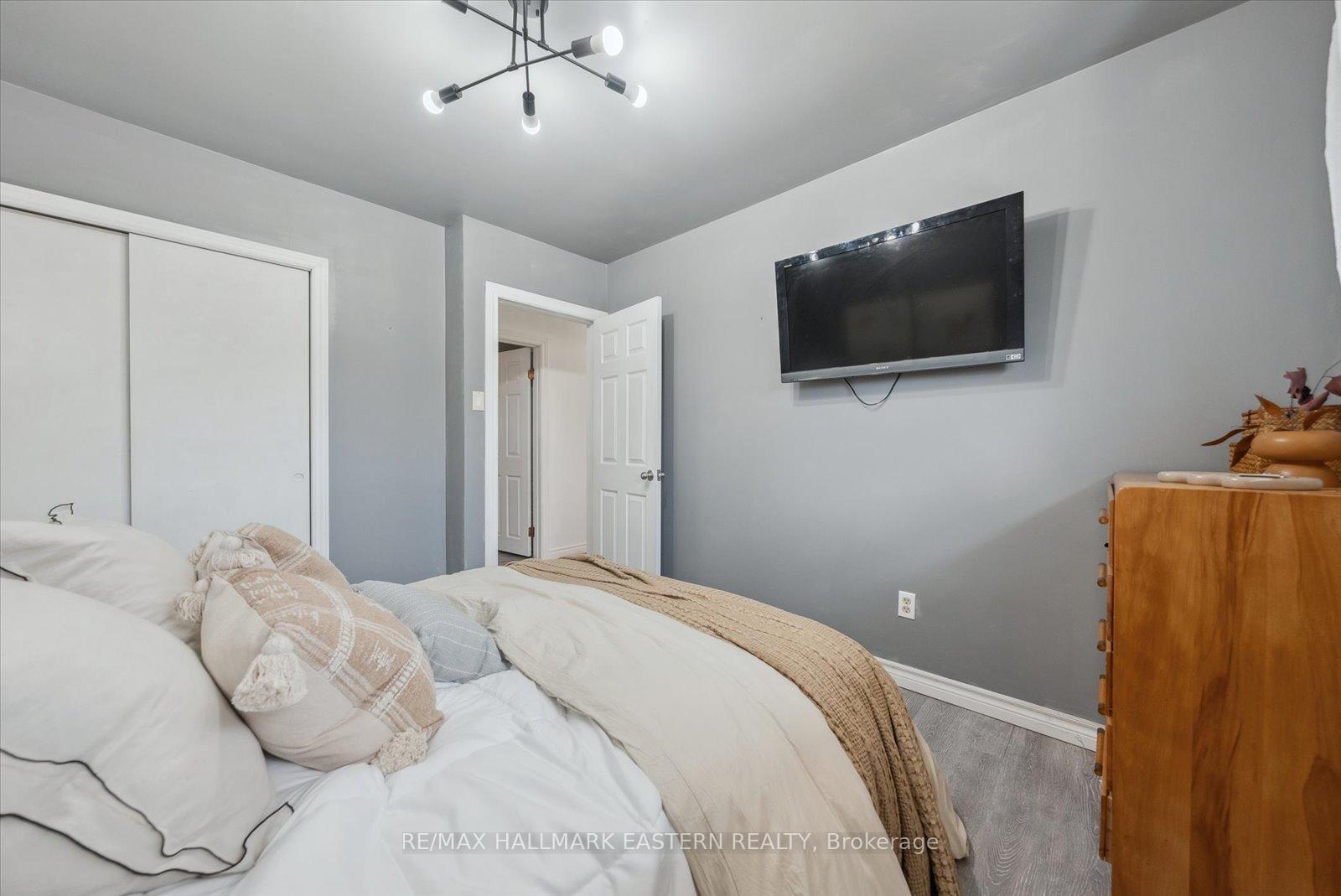 Photo 23 of 1221 Olympus Avenue, Peterborough, Northcrest Ward 5 — HOMEH