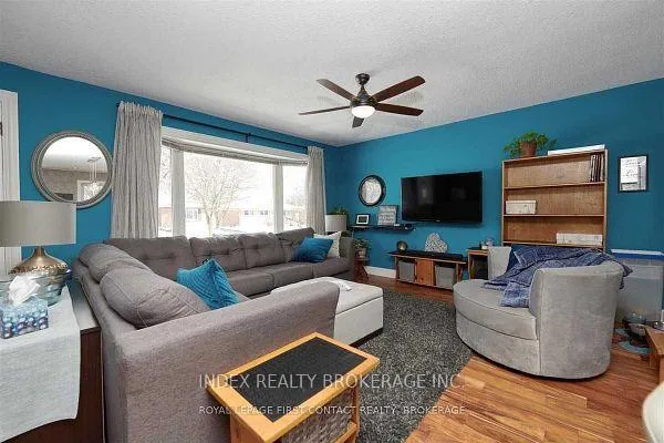 Photo 2 of 18 Bothwell Crescent, Barrie, Wellington — HOMEH