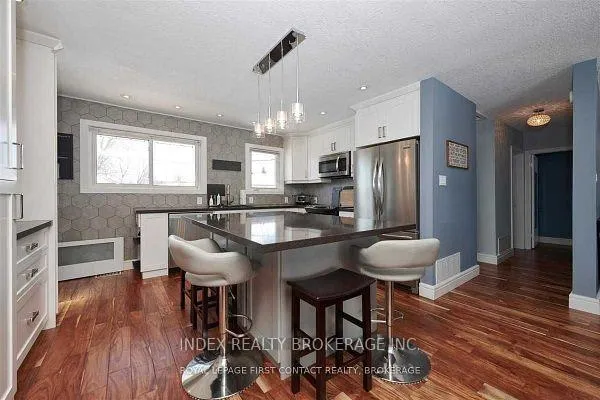 Photo 4 of 18 Bothwell Crescent, Barrie, Wellington — HOMEH