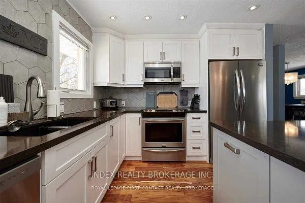 Photo 6 of 18 Bothwell Crescent, Barrie, Wellington — HOMEH
