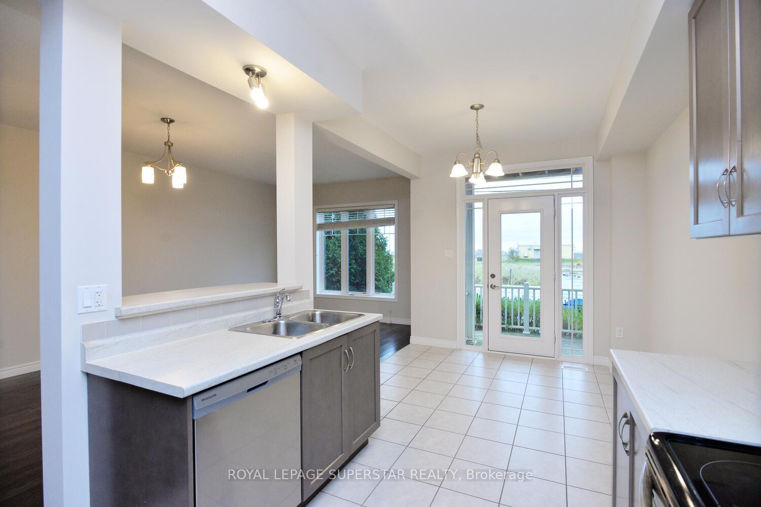Photo 13 of Unit 10, 7 Lakelawn Road, Grimsby, Grimsby Beach — HOMEH