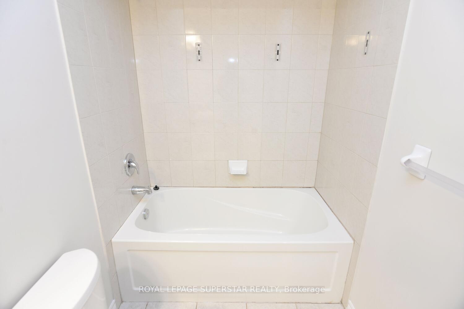 Photo 27 of Unit 10, 7 Lakelawn Road, Grimsby, Grimsby Beach — HOMEH