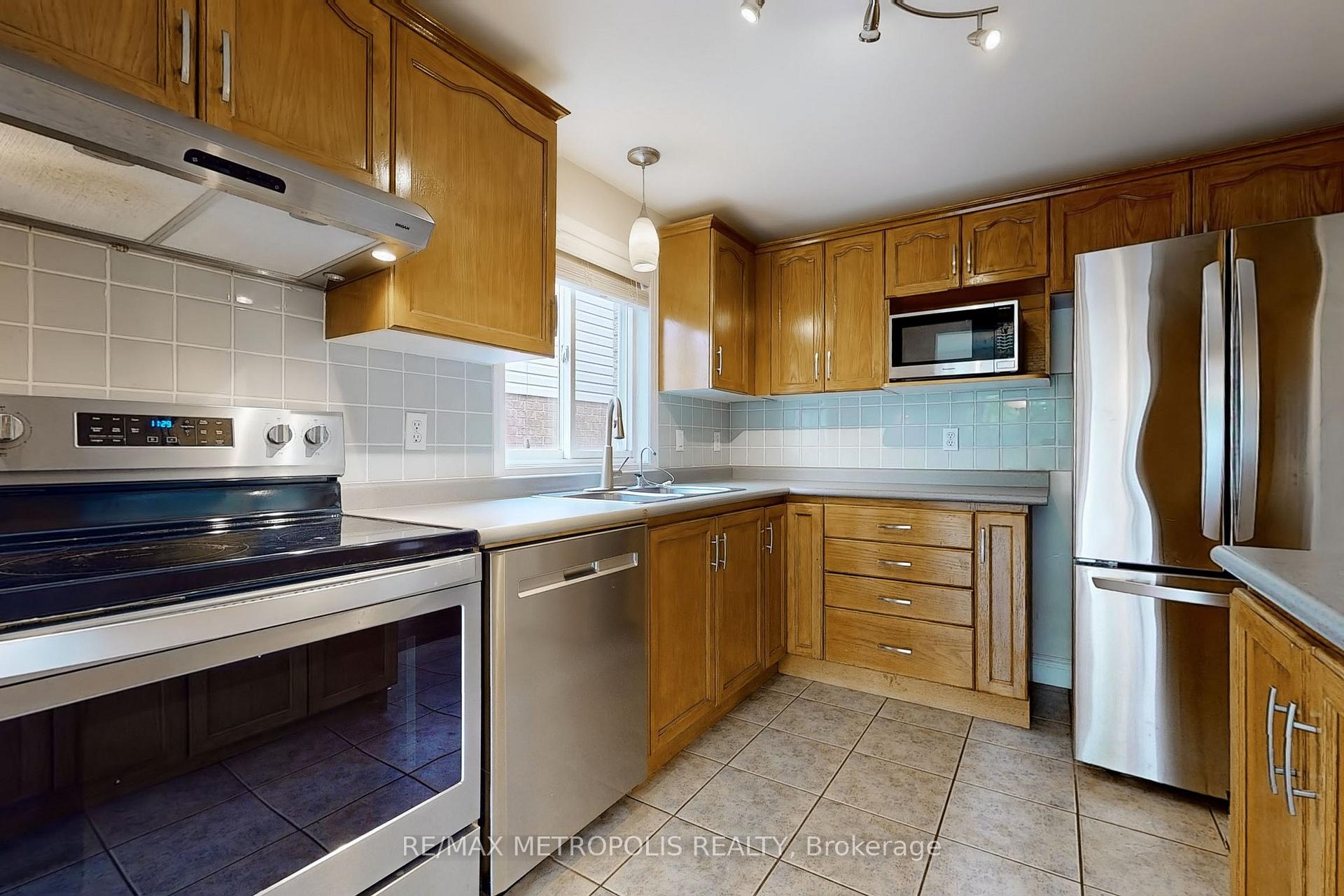 Photo 5 of Unit Upper, 109 Doyle Drive, Guelph, Clairfields/Hanlon Business Park — HOMEH