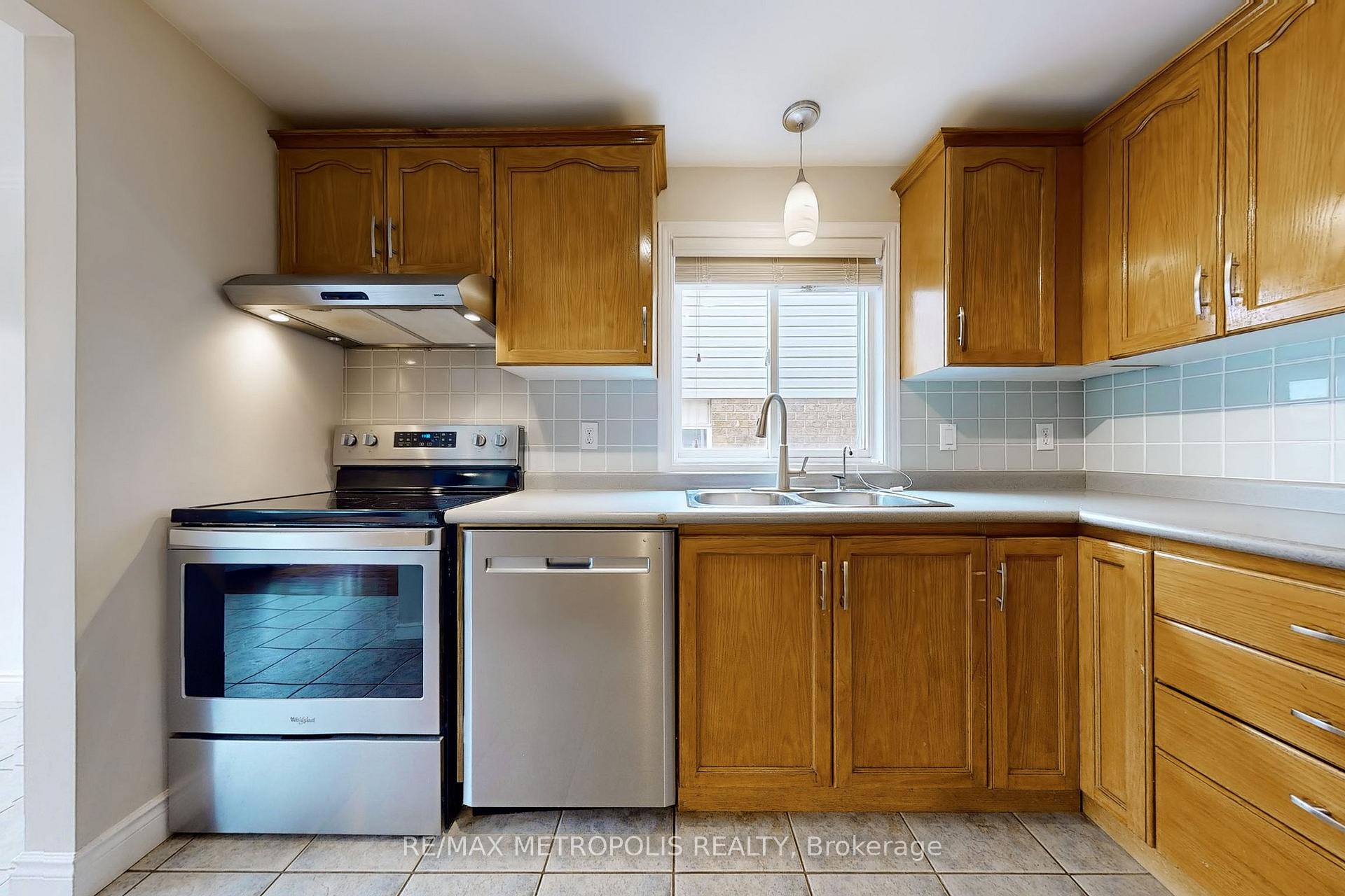 Photo 6 of Unit Upper, 109 Doyle Drive, Guelph, Clairfields/Hanlon Business Park — HOMEH