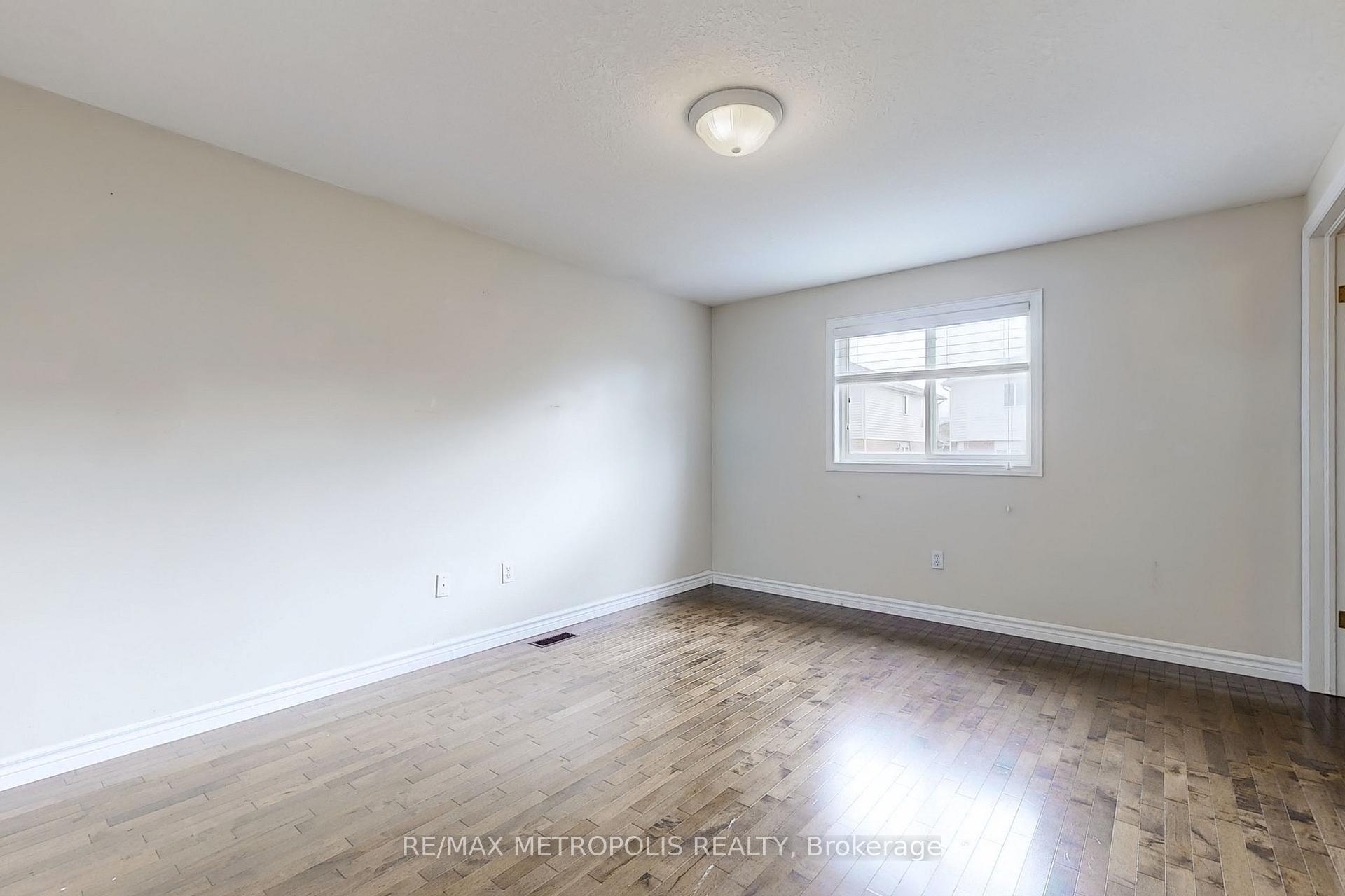 Photo 13 of Unit Upper, 109 Doyle Drive, Guelph, Clairfields/Hanlon Business Park — HOMEH