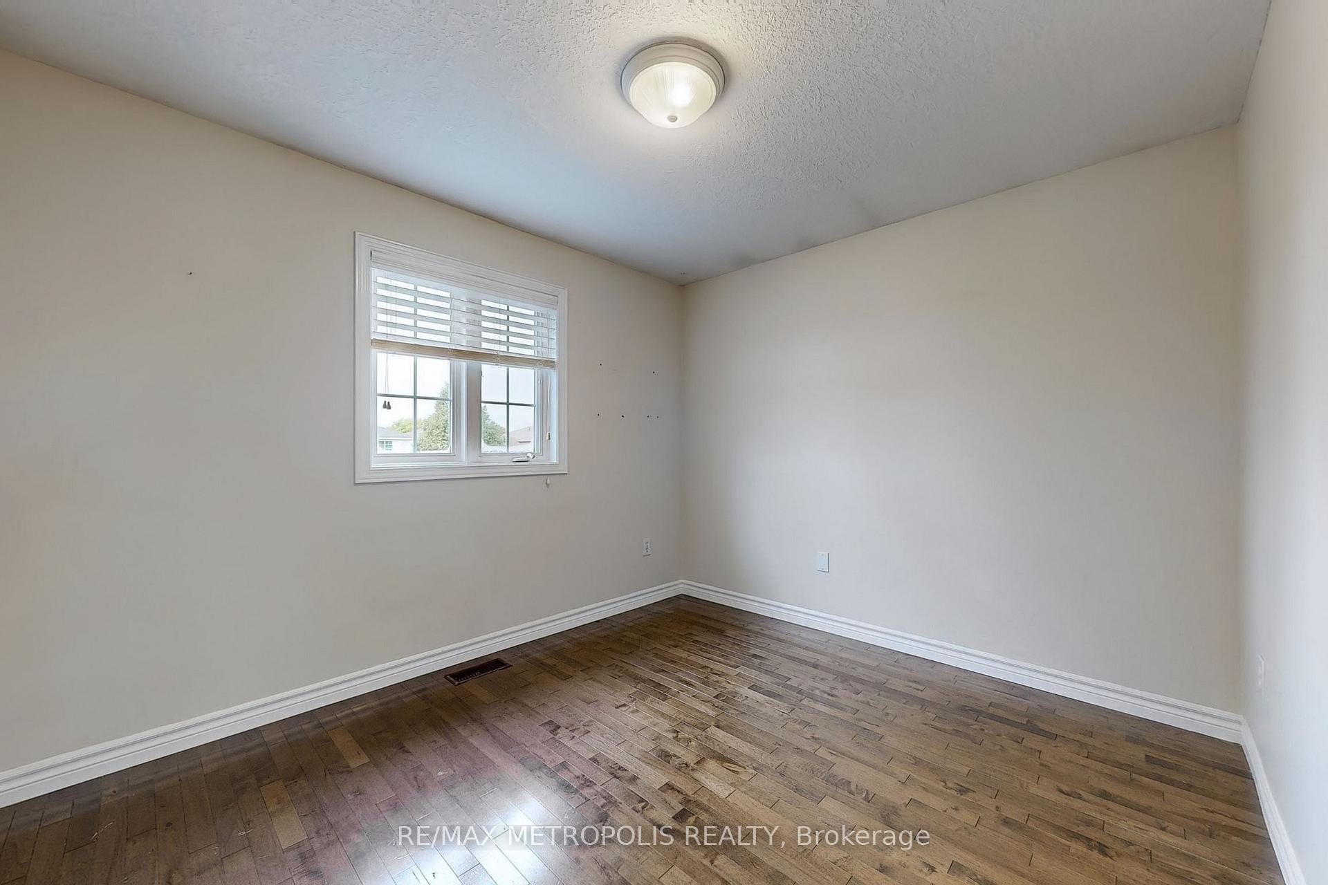 Photo 16 of Unit Upper, 109 Doyle Drive, Guelph, Clairfields/Hanlon Business Park — HOMEH