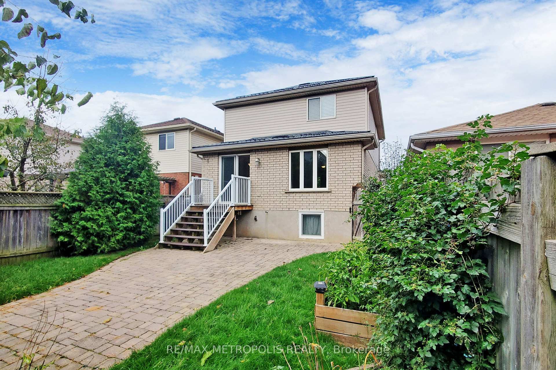 Photo 22 of Unit Upper, 109 Doyle Drive, Guelph, Clairfields/Hanlon Business Park — HOMEH