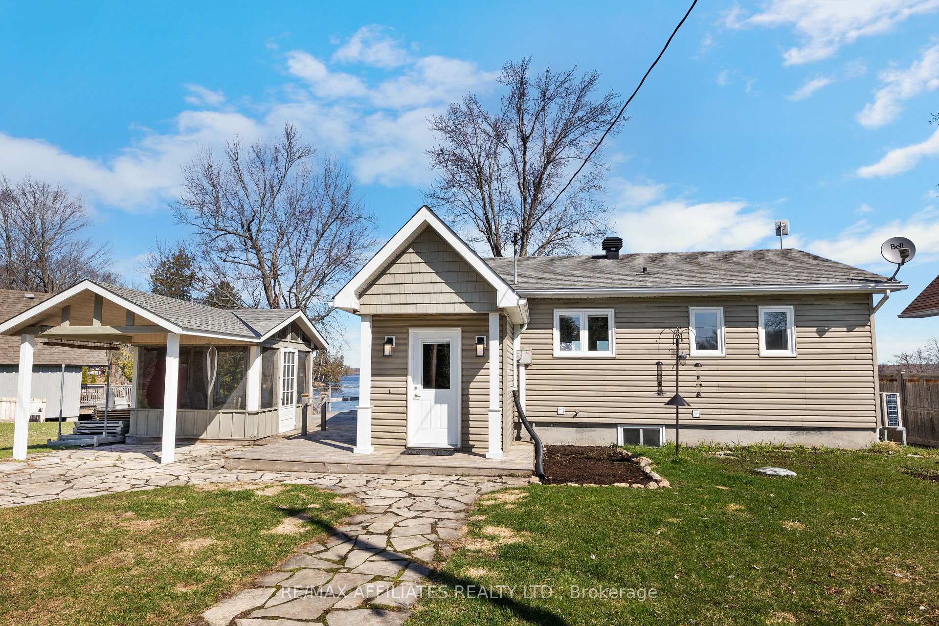 Front of 3526 9th Line Road