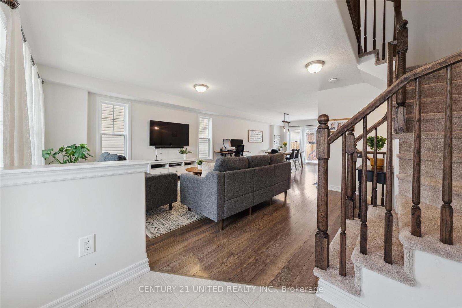 Photo 9 of 927 Broadway Boulevard, Peterborough, Northcrest Ward 5 — HOMEH
