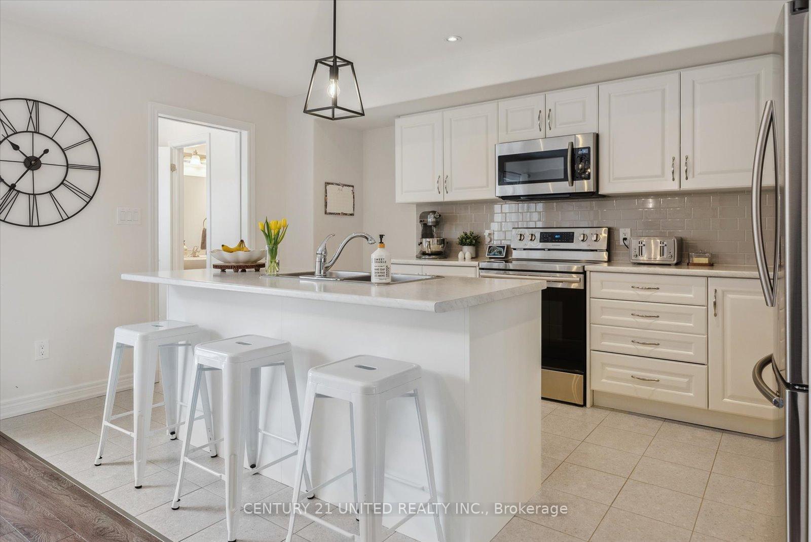 Photo 19 of 927 Broadway Boulevard, Peterborough, Northcrest Ward 5 — HOMEH