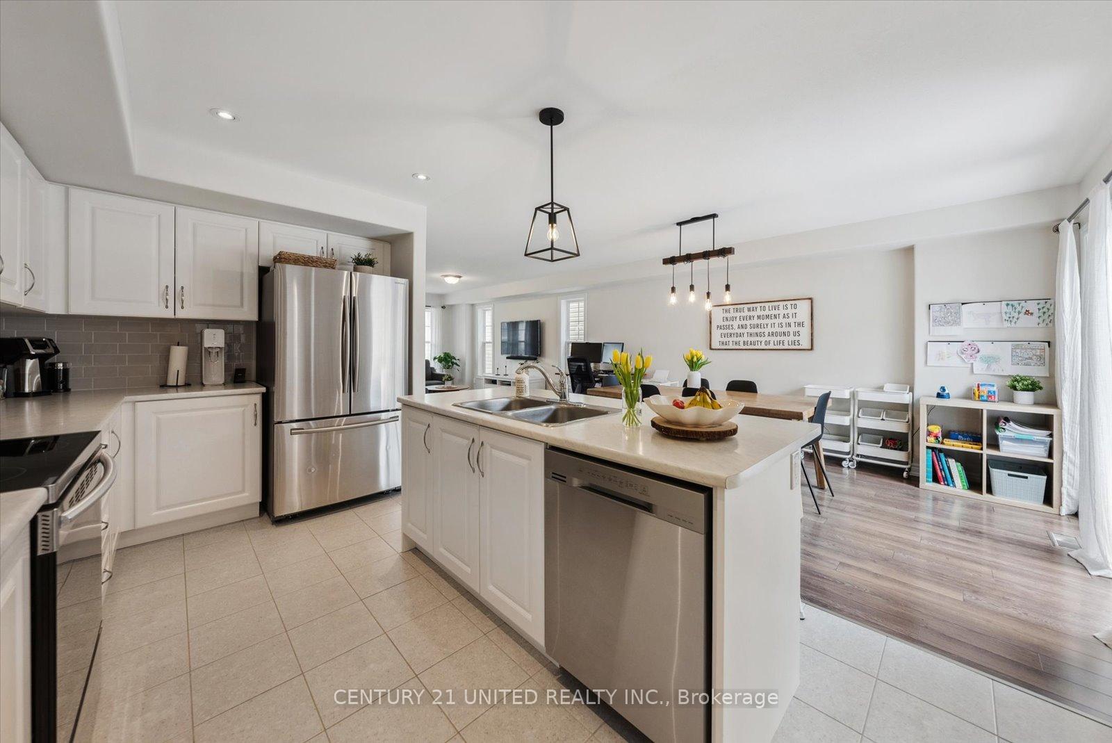 Photo 23 of 927 Broadway Boulevard, Peterborough, Northcrest Ward 5 — HOMEH