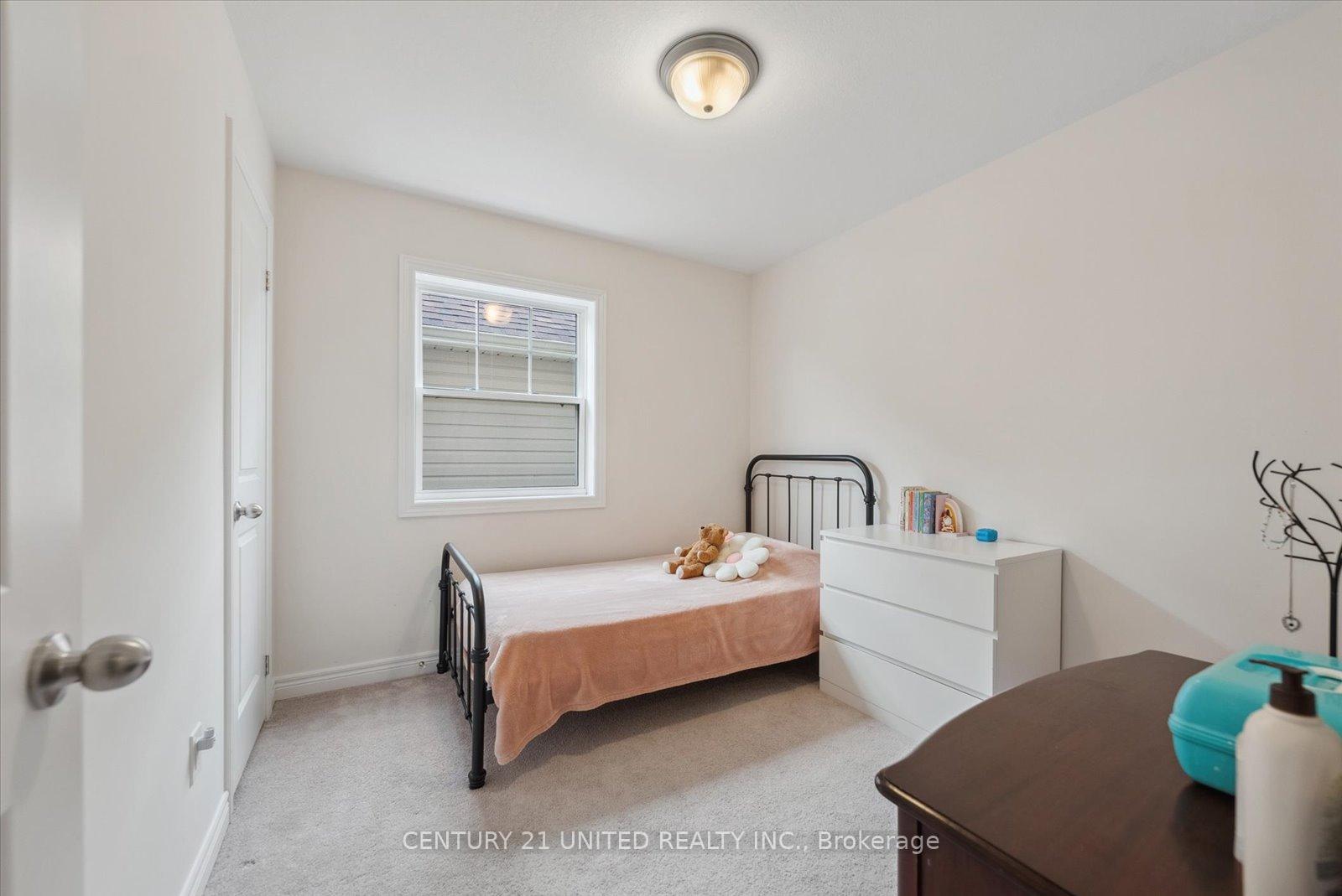 Photo 41 of 927 Broadway Boulevard, Peterborough, Northcrest Ward 5 — HOMEH