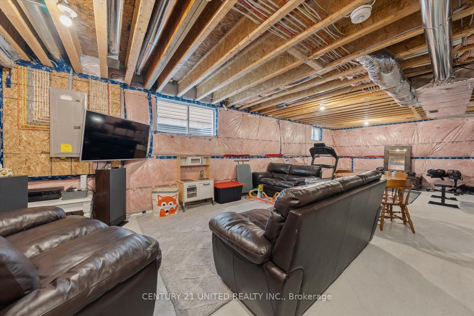 Photo 44 of 927 Broadway Boulevard, Peterborough, Northcrest Ward 5 — HOMEH