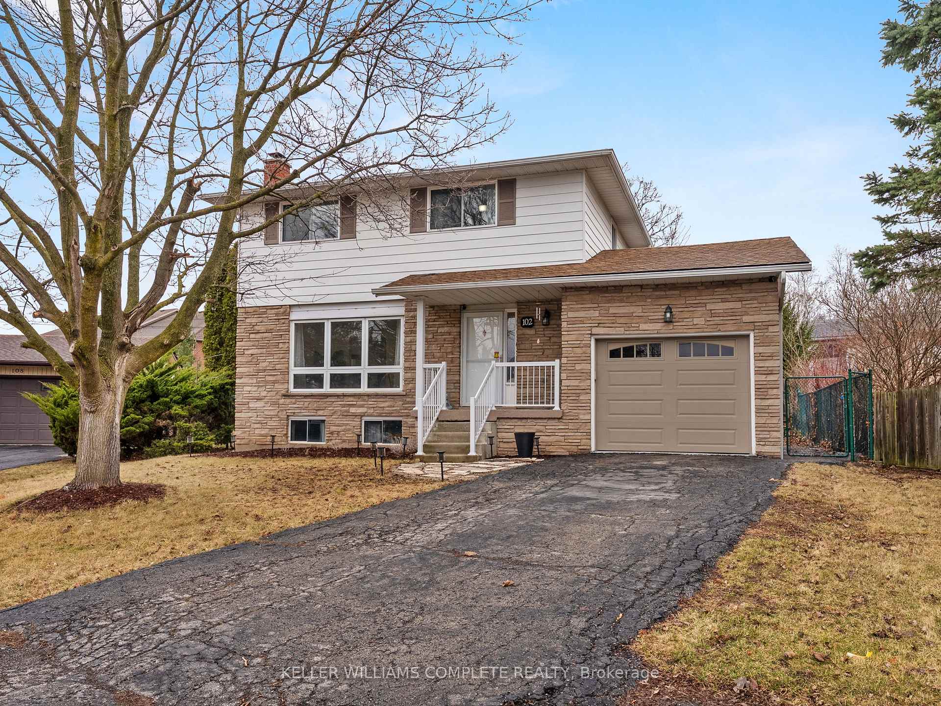 Front of 102 Dundee Drive