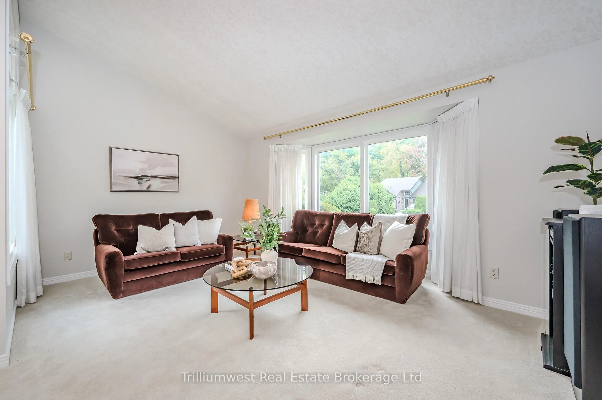 Photo 4 of 2 Pickwick Place, Guelph, Willow West/Sugarbush/West Acres — HOMEH