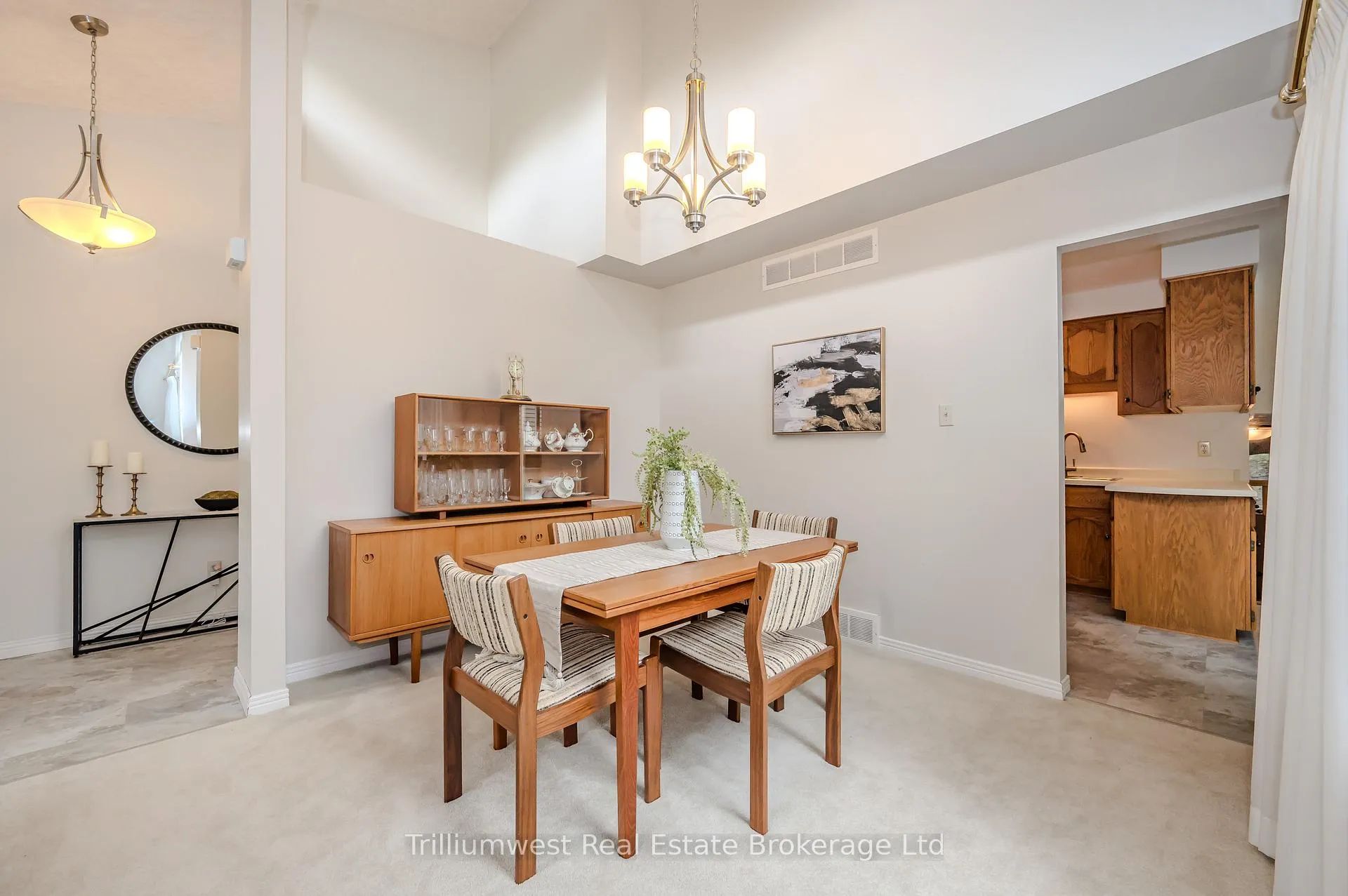 Photo 5 of 2 Pickwick Place, Guelph, Willow West/Sugarbush/West Acres — HOMEH