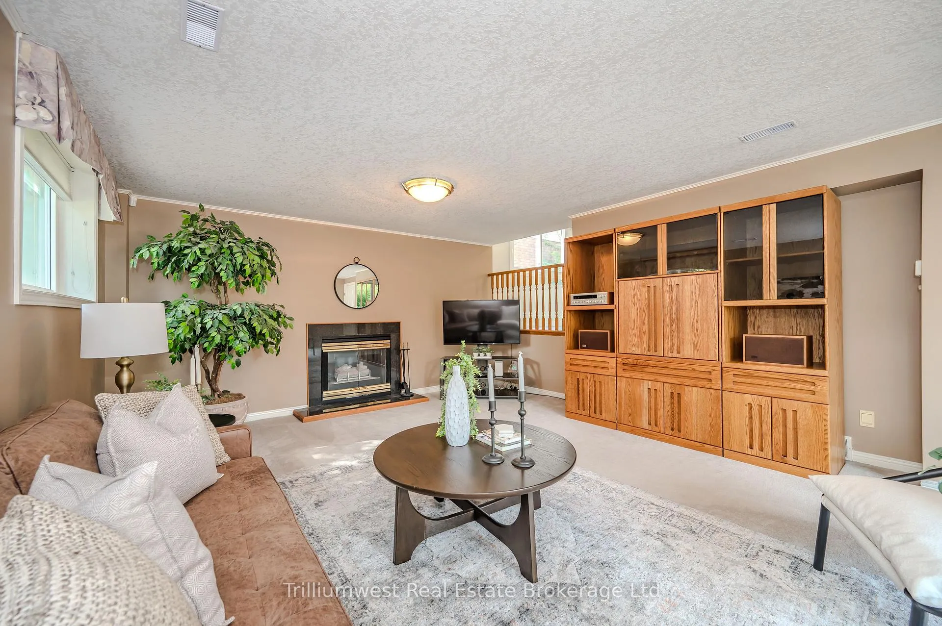 Photo 12 of 2 Pickwick Place, Guelph, Willow West/Sugarbush/West Acres — HOMEH
