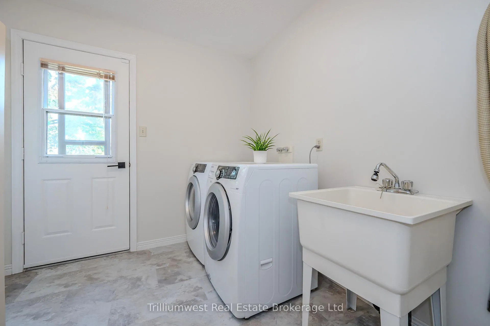 Photo 16 of 2 Pickwick Place, Guelph, Willow West/Sugarbush/West Acres — HOMEH