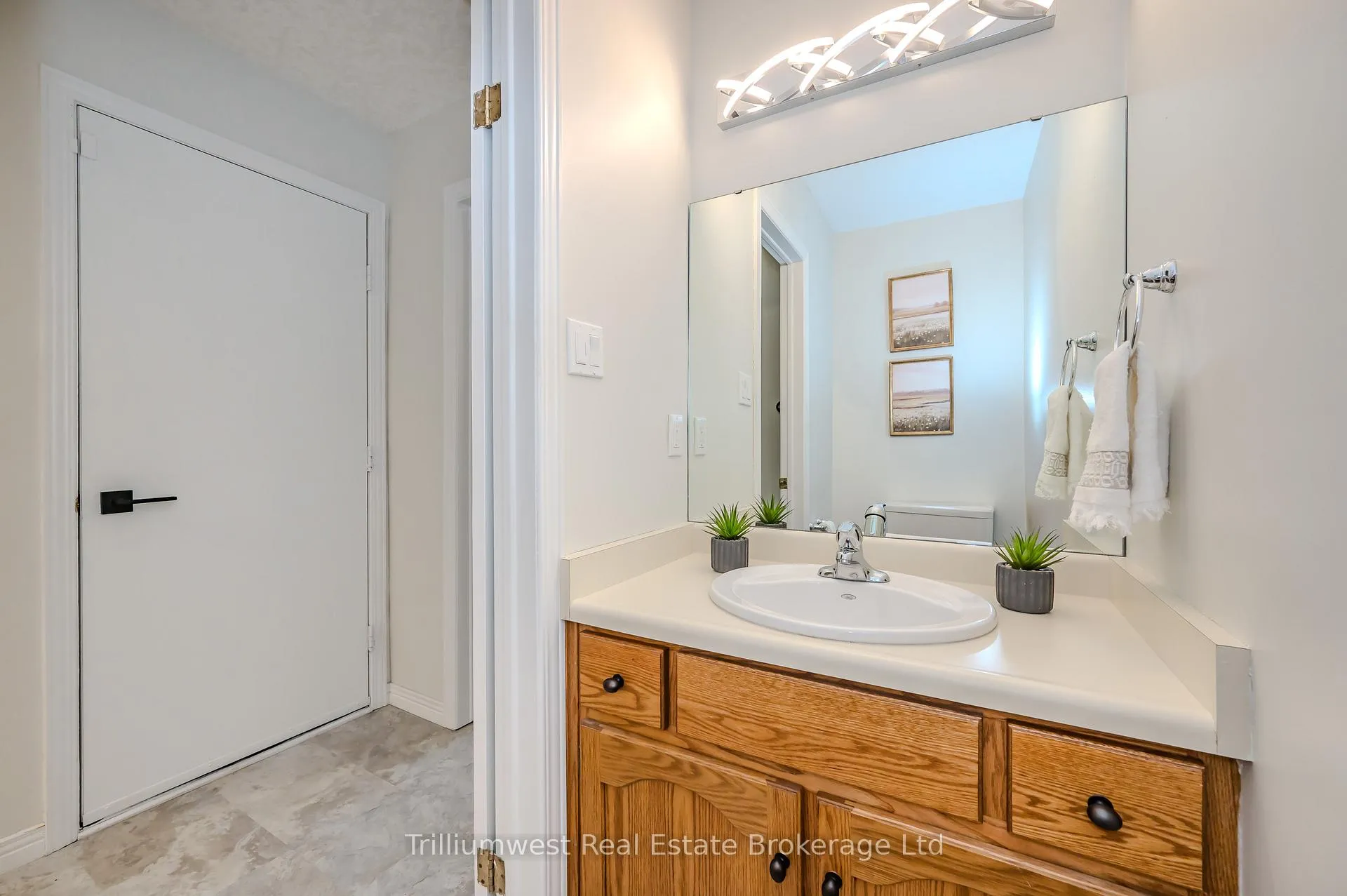 Photo 17 of 2 Pickwick Place, Guelph, Willow West/Sugarbush/West Acres — HOMEH