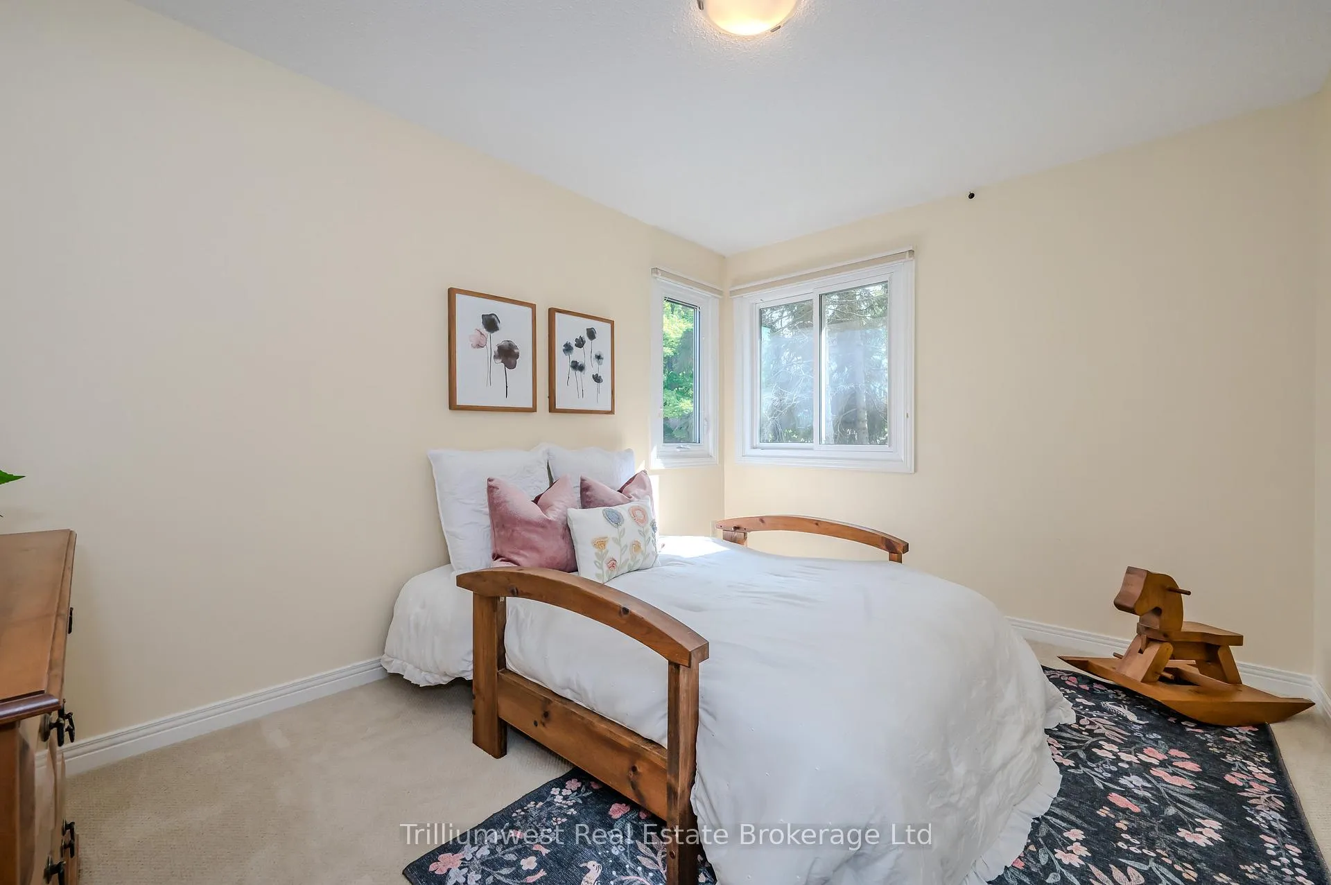 Photo 18 of 2 Pickwick Place, Guelph, Willow West/Sugarbush/West Acres — HOMEH