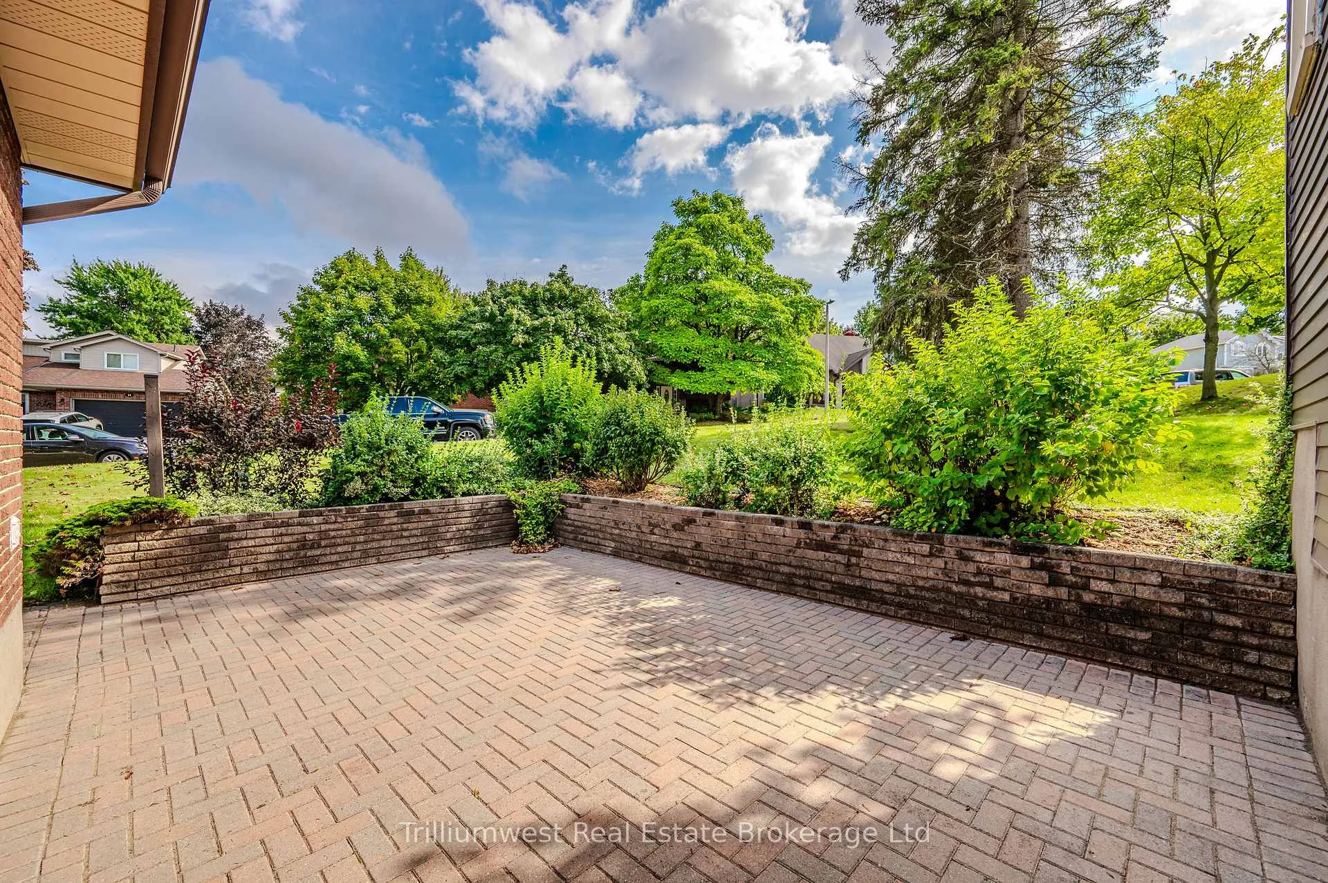 Photo 38 of 2 Pickwick Place, Guelph, Willow West/Sugarbush/West Acres — HOMEH