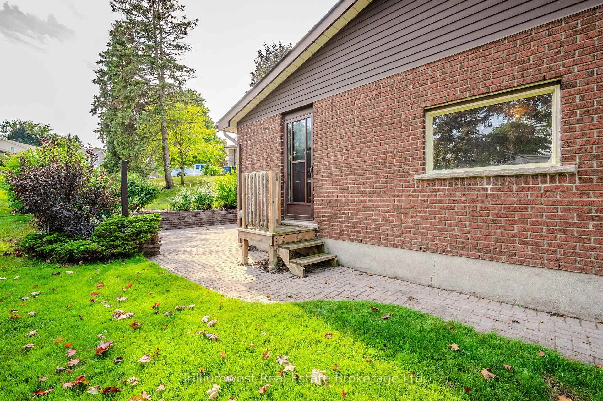 Photo 24 of 2 Pickwick Place, Guelph, Willow West/Sugarbush/West Acres — HOMEH