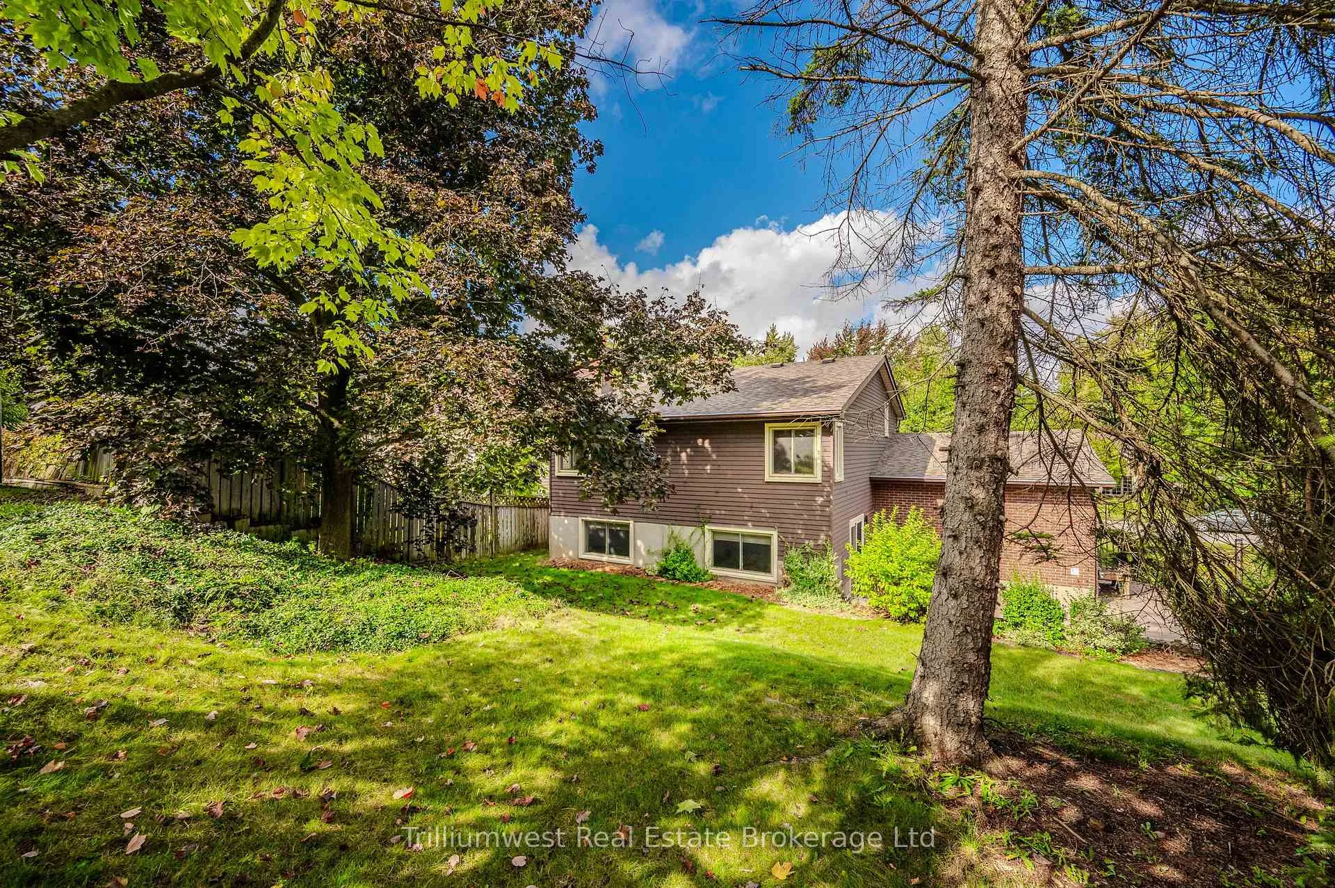 Photo 40 of 2 Pickwick Place, Guelph, Willow West/Sugarbush/West Acres — HOMEH