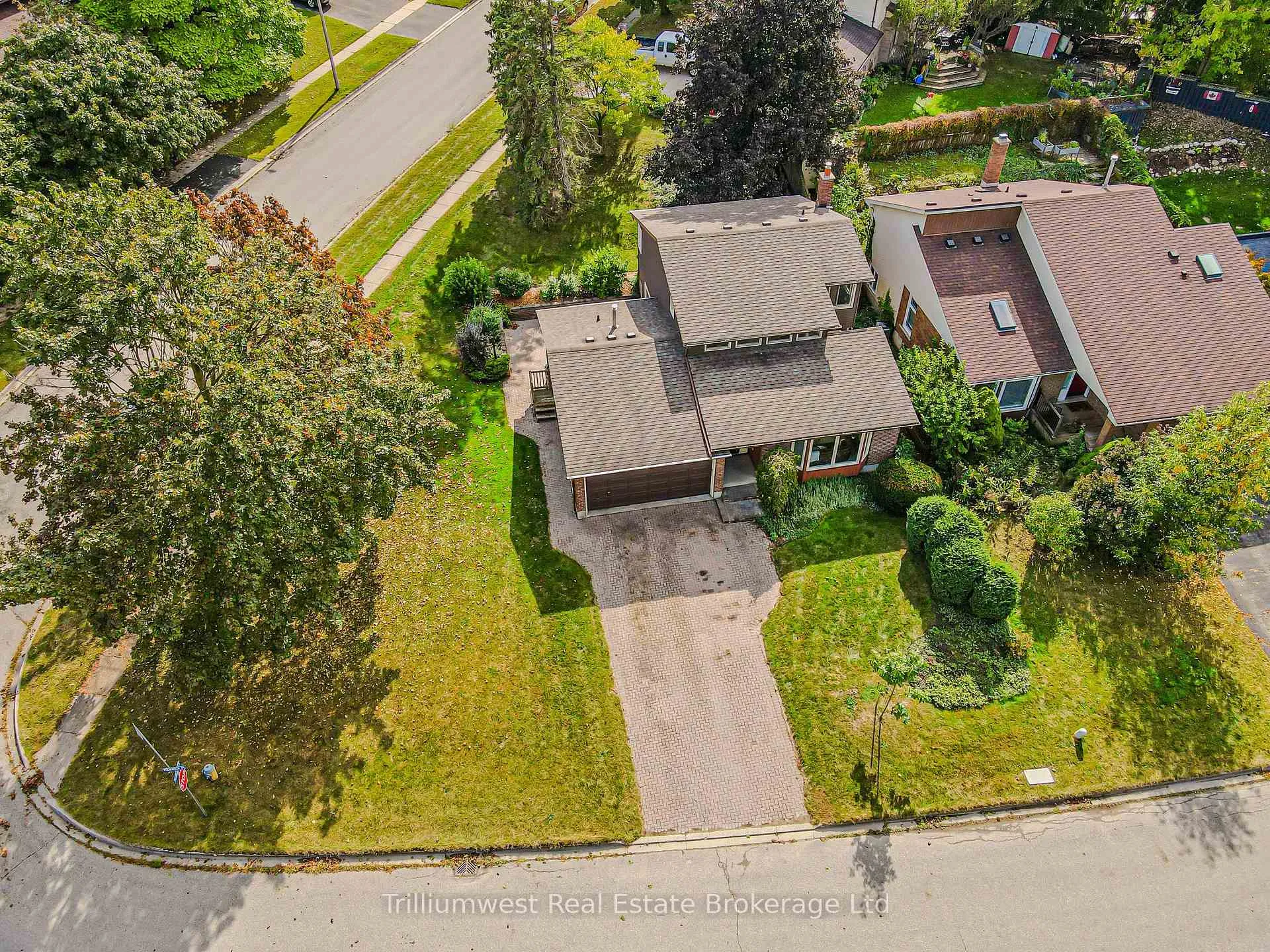 Photo 26 of 2 Pickwick Place, Guelph, Willow West/Sugarbush/West Acres — HOMEH