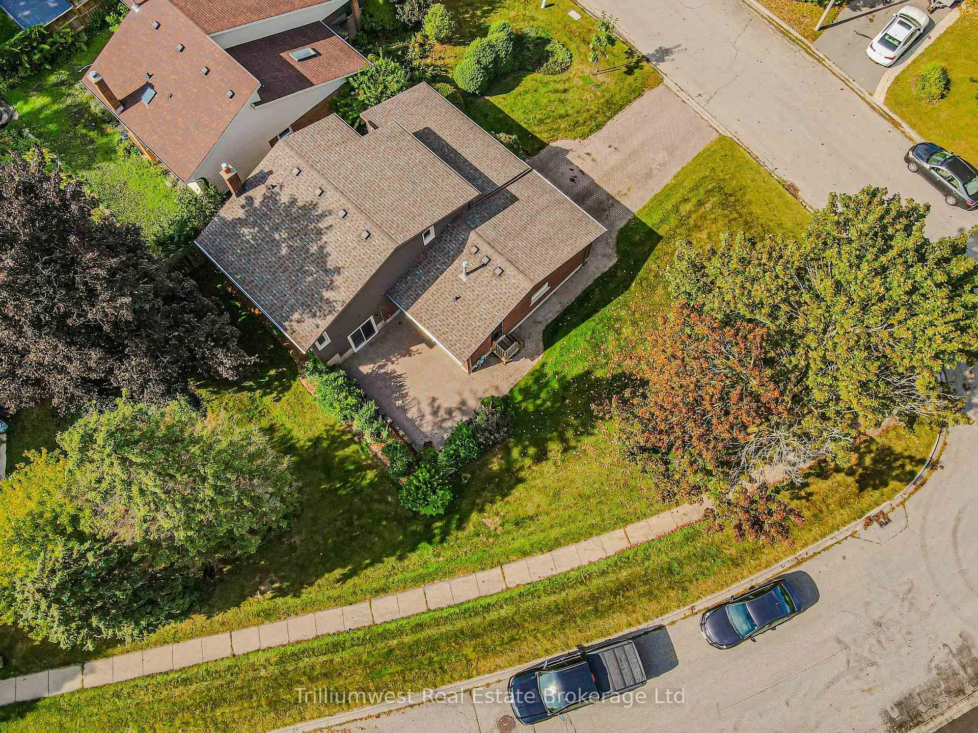 Photo 28 of 2 Pickwick Place, Guelph, Willow West/Sugarbush/West Acres — HOMEH