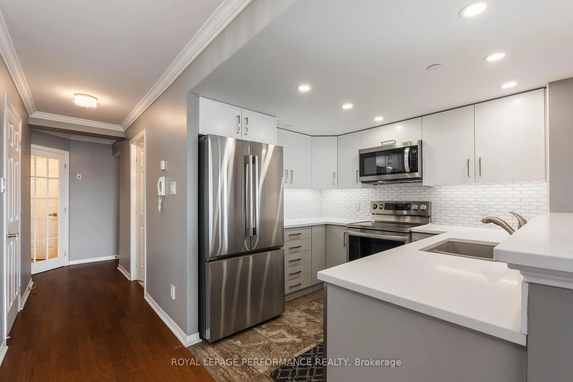 Photo 7 of Unit 301, 331 Water Street W, Cornwall — HOMEH