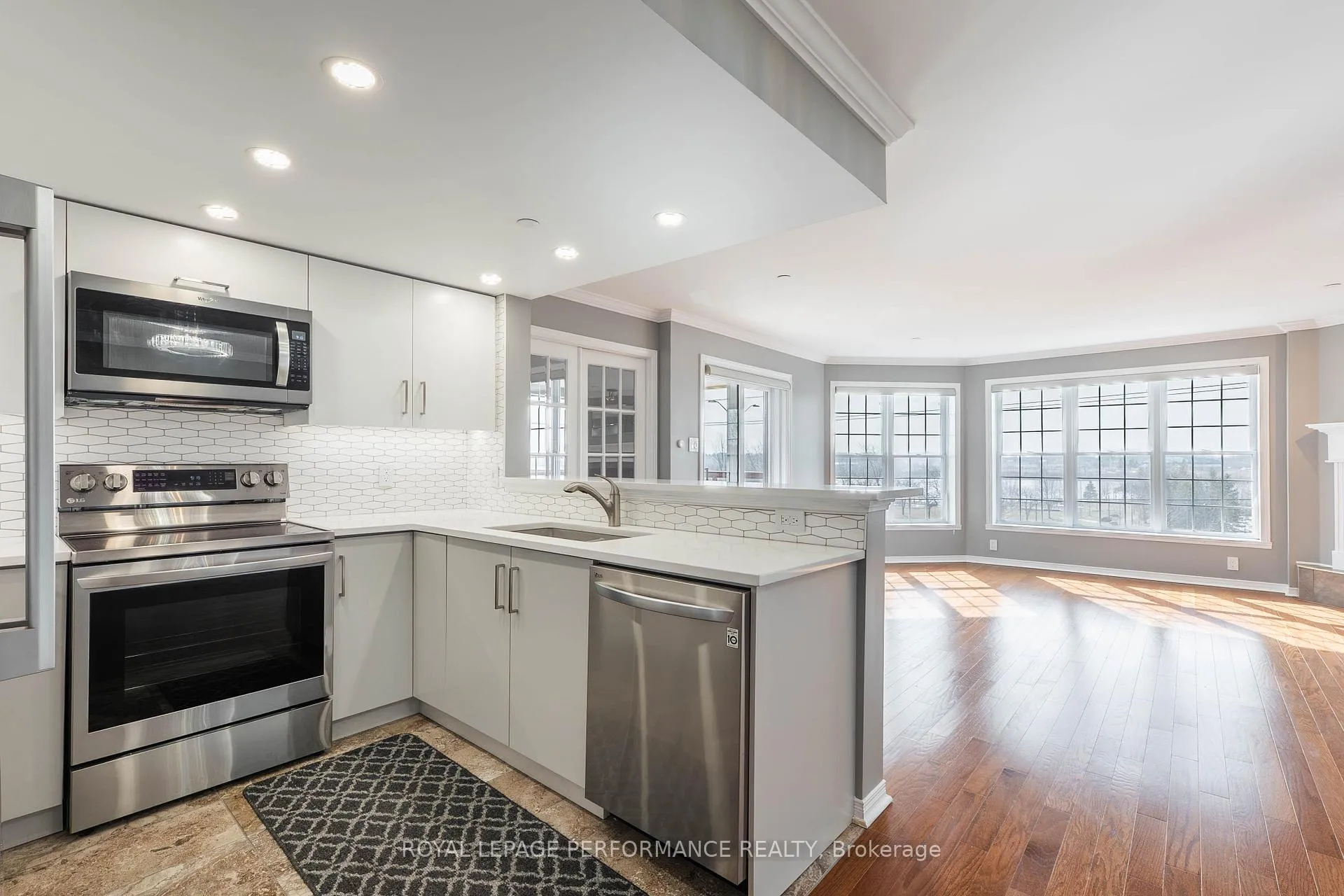 Photo 9 of Unit 301, 331 Water Street W, Cornwall — HOMEH