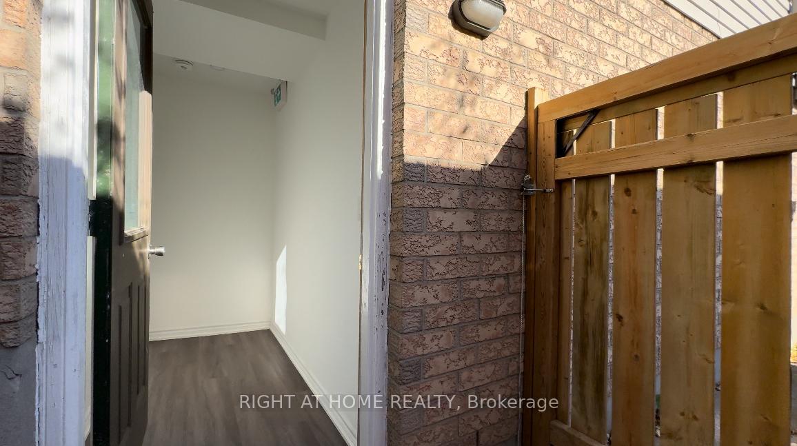 Photo 2 of 44 McLachlan Place, Guelph, Willow West/Sugarbush/West Acres — HOMEH