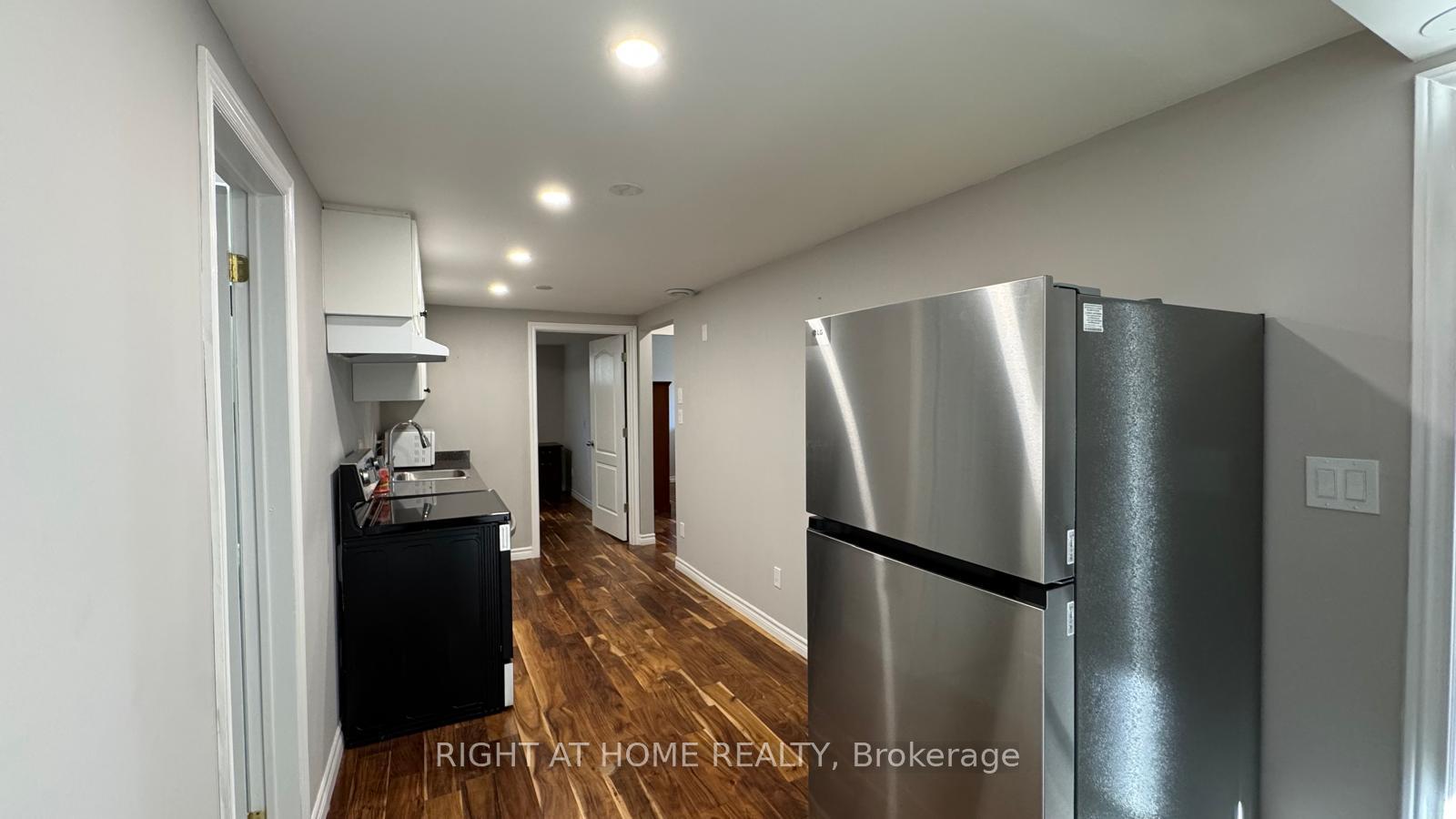 Photo 4 of 44 McLachlan Place, Guelph, Willow West/Sugarbush/West Acres — HOMEH