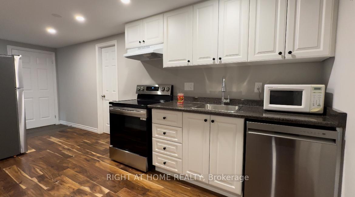 Photo 5 of 44 McLachlan Place, Guelph, Willow West/Sugarbush/West Acres — HOMEH
