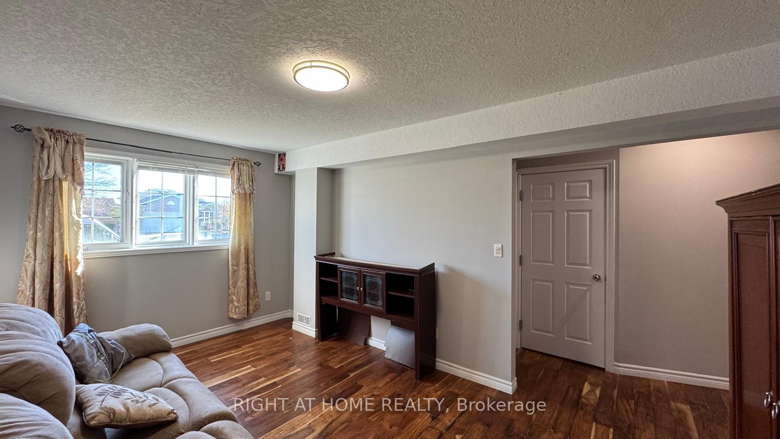 Photo 8 of 44 McLachlan Place, Guelph, Willow West/Sugarbush/West Acres — HOMEH
