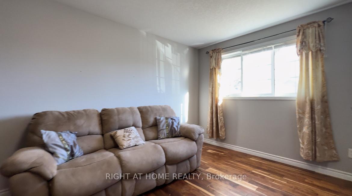 Photo 11 of 44 McLachlan Place, Guelph, Willow West/Sugarbush/West Acres — HOMEH