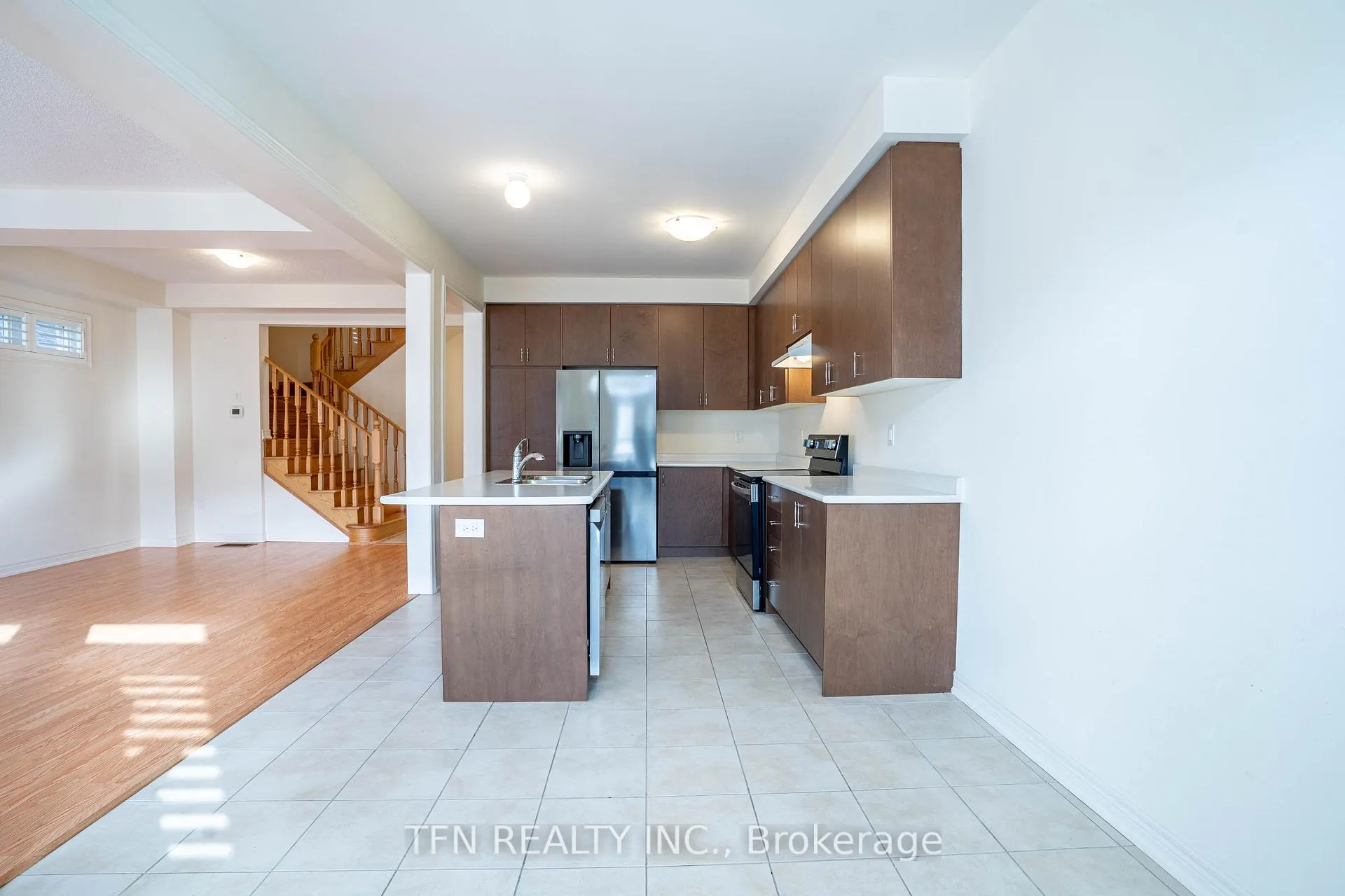 Photo 10 of 42 Ebenezer Drive, Hamilton, Waterdown — HOMEH