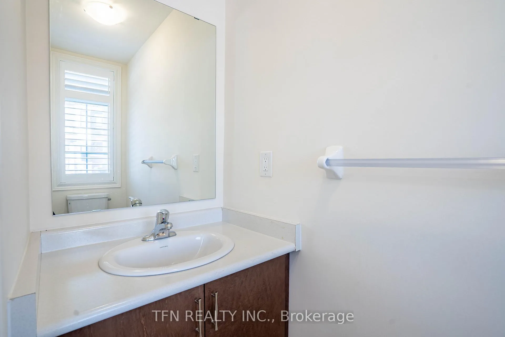 Photo 14 of 42 Ebenezer Drive, Hamilton, Waterdown — HOMEH
