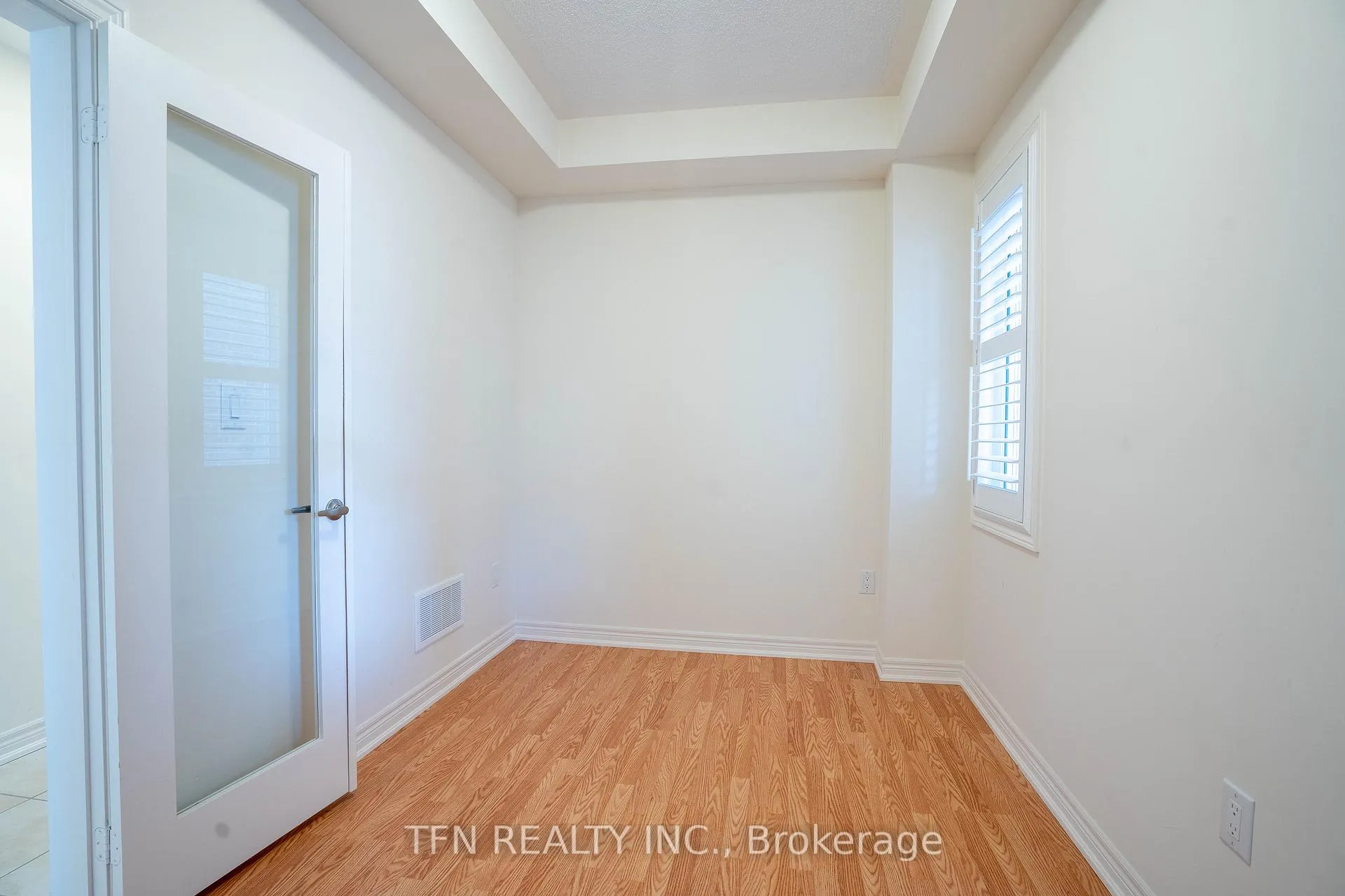 Photo 16 of 42 Ebenezer Drive, Hamilton, Waterdown — HOMEH