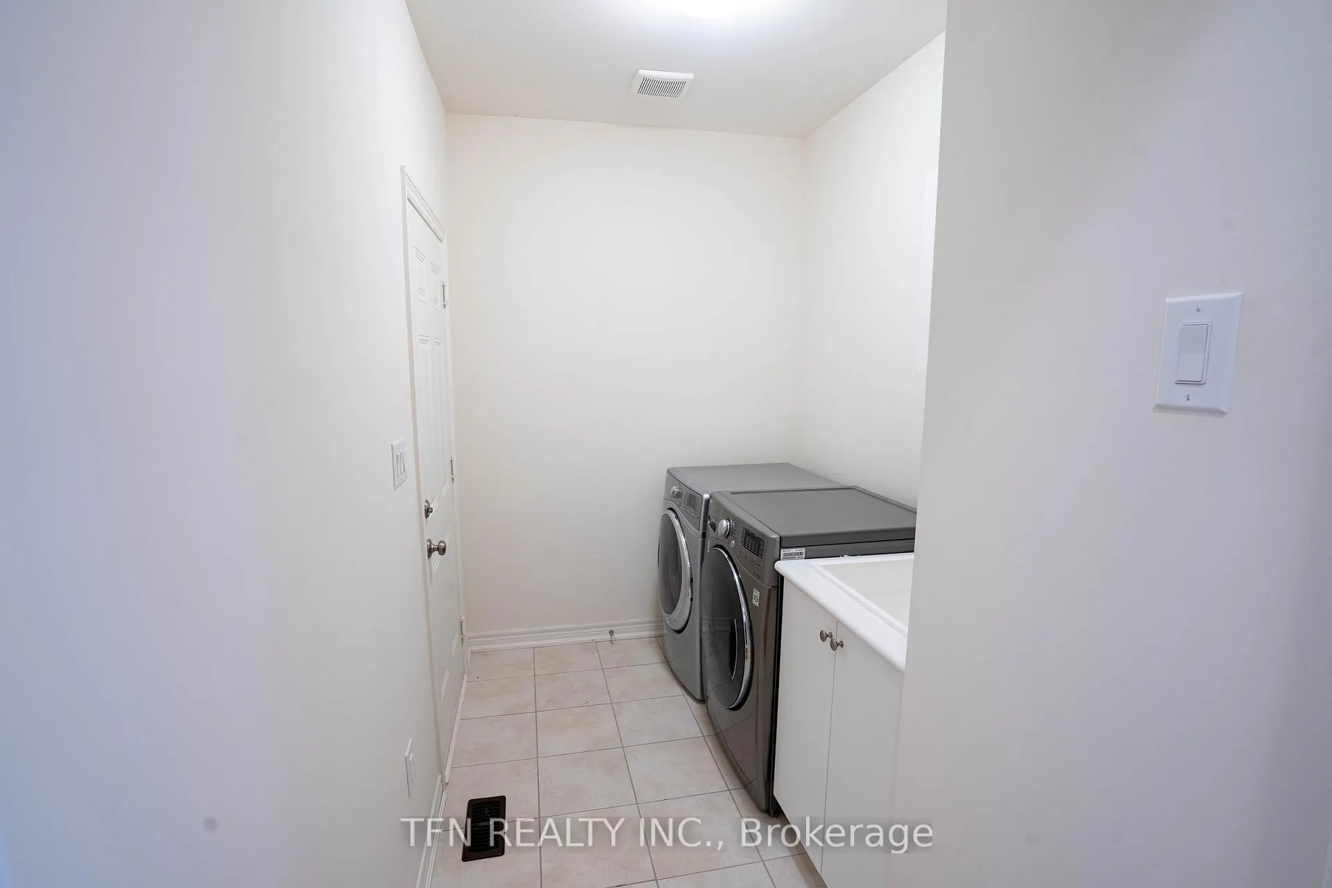 Photo 26 of 42 Ebenezer Drive, Hamilton, Waterdown — HOMEH