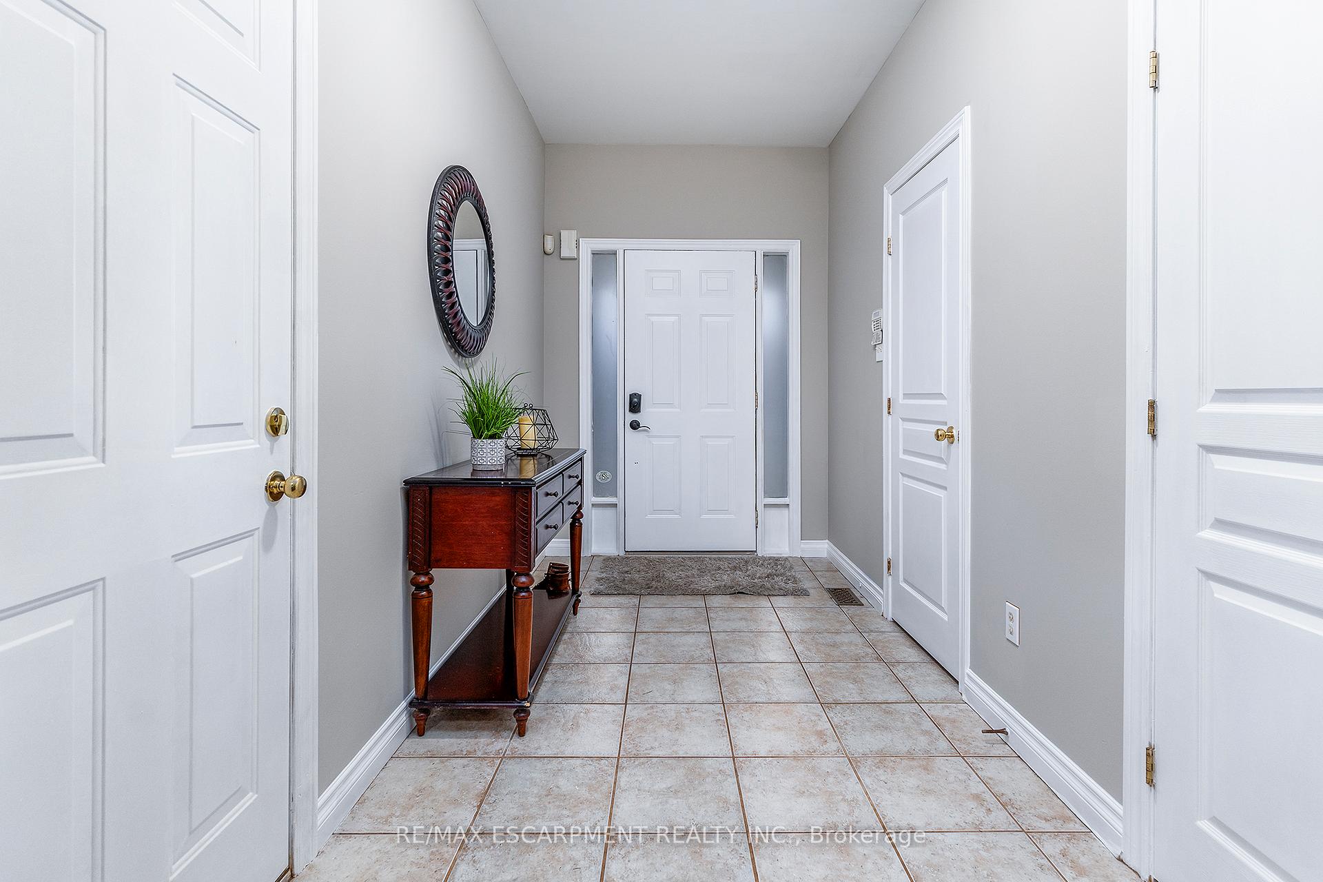 Photo 4 of 49 Conrad Place, Grimsby, Grimsby Beach — HOMEH