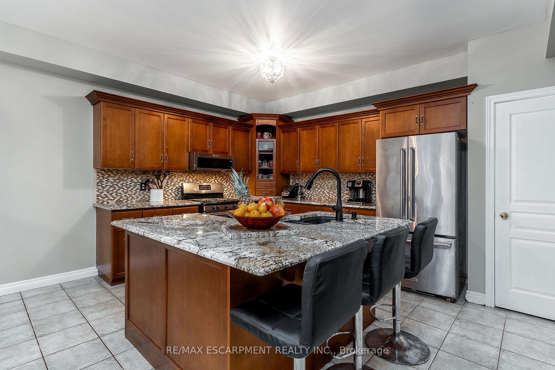 Photo 11 of 49 Conrad Place, Grimsby, Grimsby Beach — HOMEH