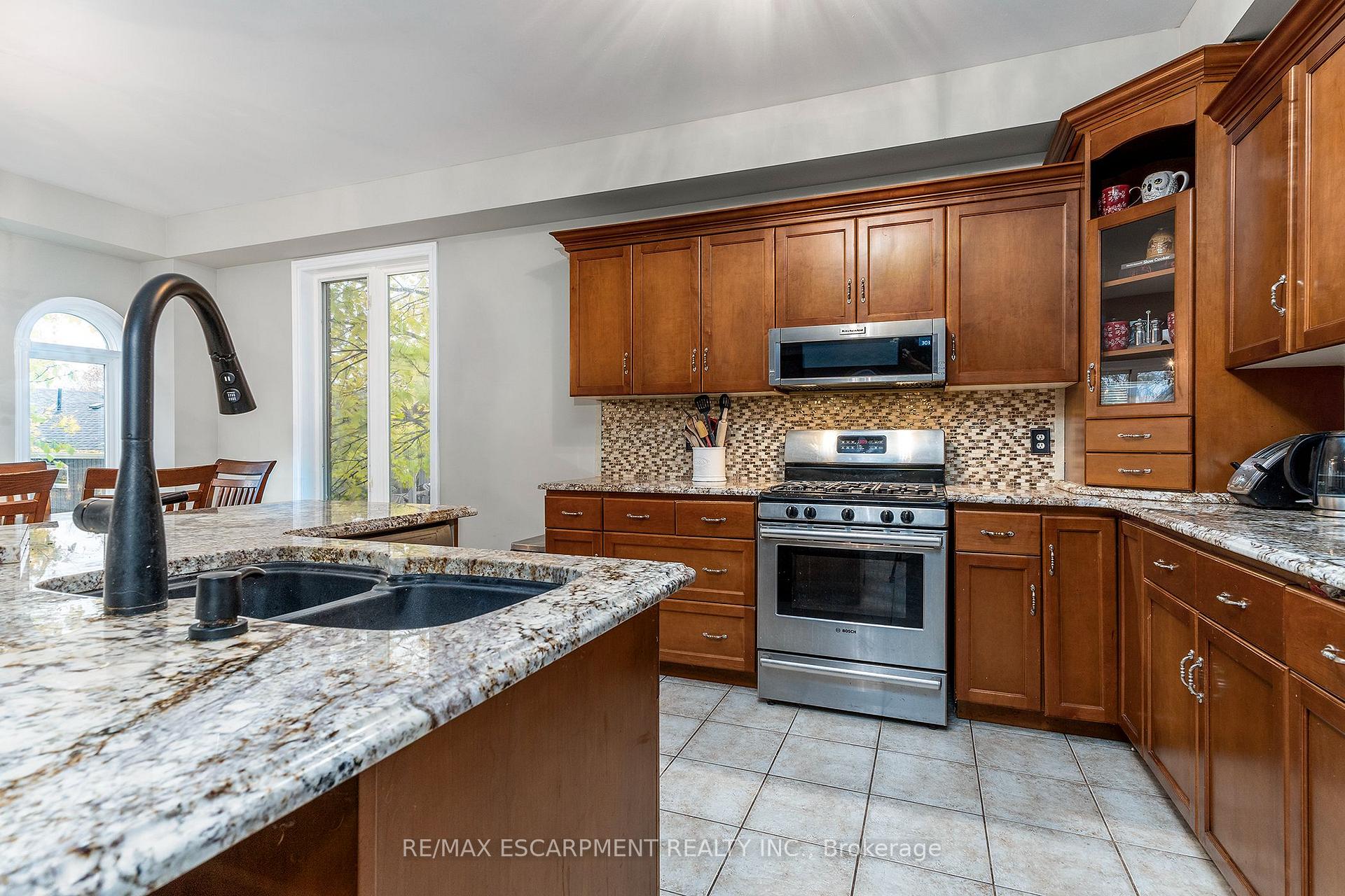 Photo 12 of 49 Conrad Place, Grimsby, Grimsby Beach — HOMEH