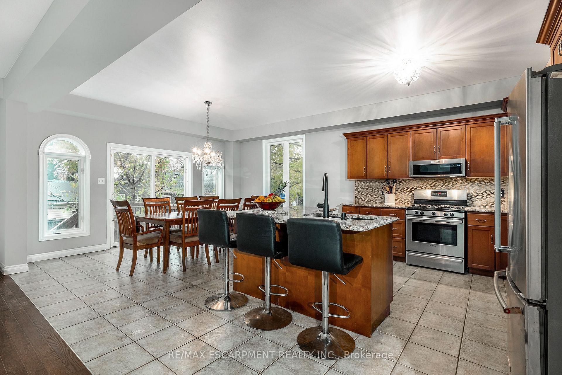 Photo 13 of 49 Conrad Place, Grimsby, Grimsby Beach — HOMEH