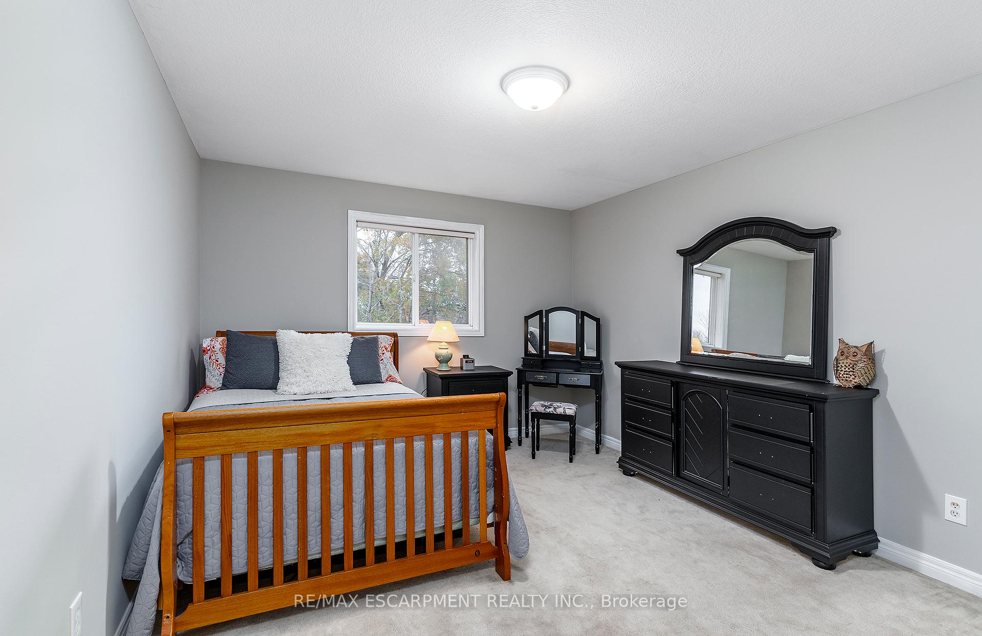 Photo 17 of 49 Conrad Place, Grimsby, Grimsby Beach — HOMEH