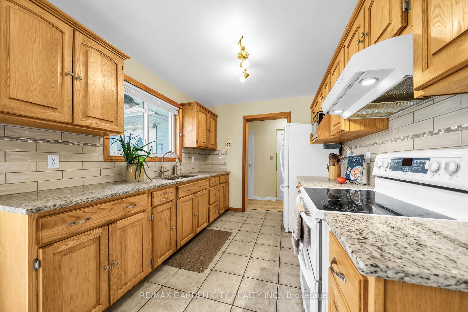 Photo 12 of 4 Bendamere Drive, Grimsby, Grimsby Beach — HOMEH