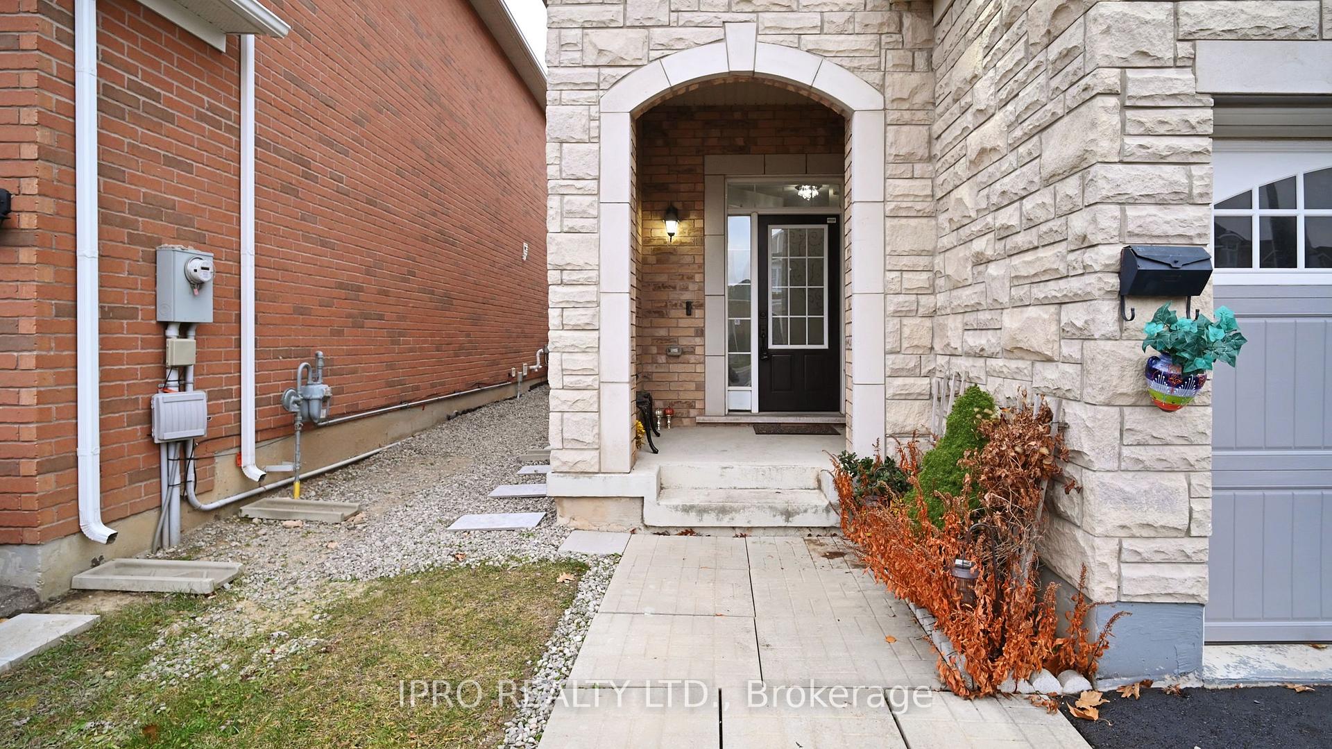 Photo 3 of 338 Trudeau Drive, Milton, Clarke — HOMEH