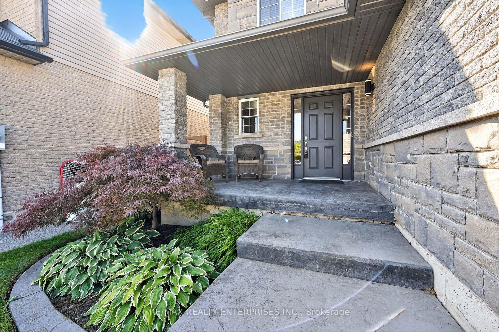 Photo 3 of 1366 Upper Paradise Road, Hamilton, Carpenter — HOMEH