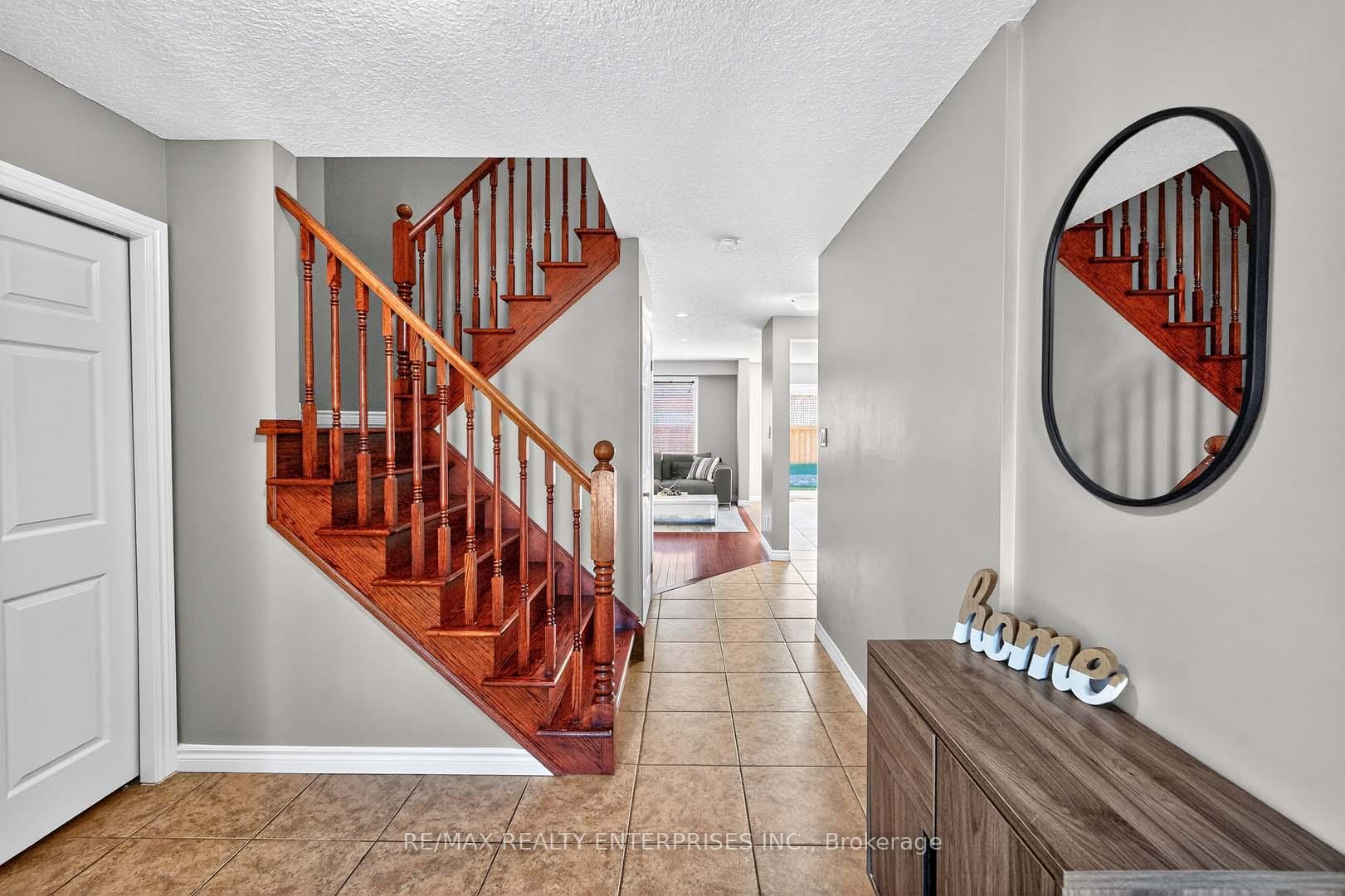 Photo 5 of 1366 Upper Paradise Road, Hamilton, Carpenter — HOMEH